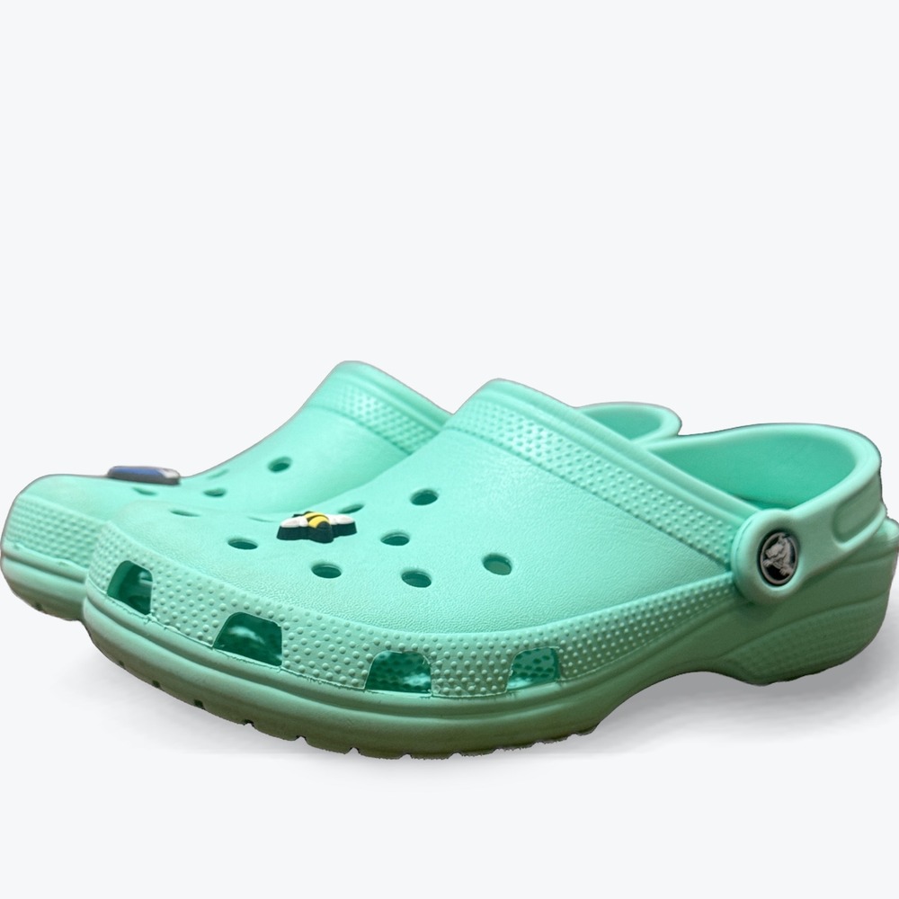 Crocs Classic Clogs Mint Green Mens 6 Womens 8 Jibbitz Charms Bee Cup